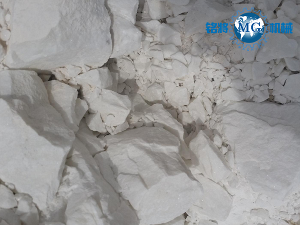 膩子粉需要加膠水嗎？膩子粉是加膠好還是加水好？